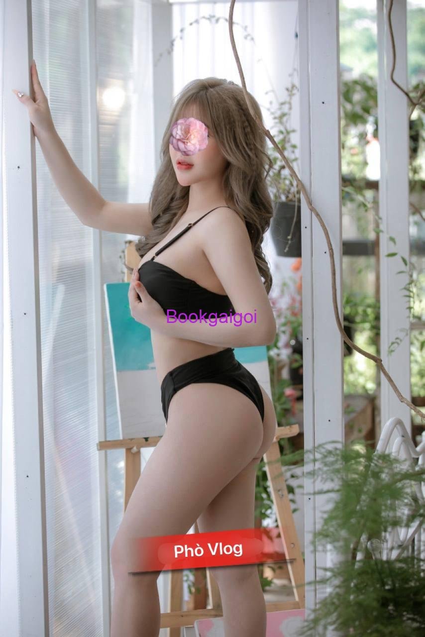 Mai Hồng rất thu hút với khuôn mặt xinh xắn nụ cười tươi tắn (1) Mai Hồng rất thu hút với khuôn mặt xinh xắn nụ cười tươi tắn